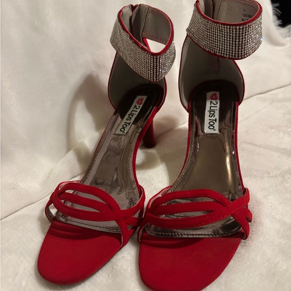 Two Lips Too - Picture 4 of 7